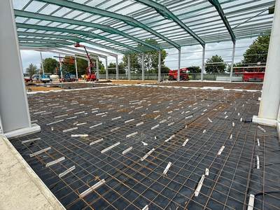 Steel reinforcement mesh on spacers laid over a membrane, ready for the pour